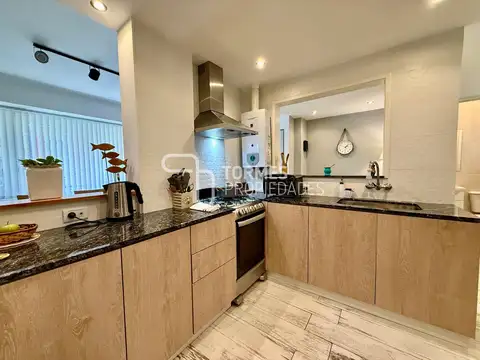 VENTA Departamento 3 ambientes reciclado con balcón saliente a metros de Plaza Colón – Mar del Plata