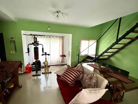 Casa 4 ambientes con 2 baños