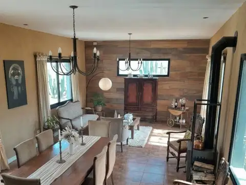Casa 5 ambientes con 3 baños