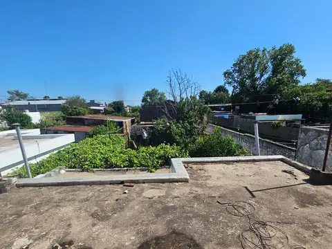 Local en Juan Jose Paso  al 6600, local con 2 viviendas, espacio verde