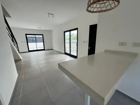 Venta de Duplex de 3 ambientes en Pacheco / Benavidez