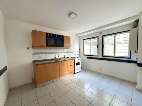 Madre M De J C Petkovic 4700, Piso P.B