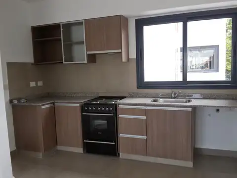 HERMOSO MONOAMBIENTE CON BALCÓN