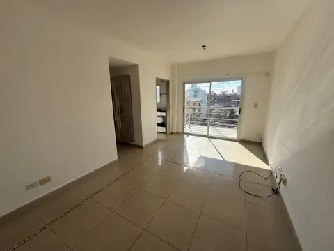 SEMIPISO 2 AMBIENTES - CONTRAFRENTE CON BALCÓN - SUPER LUMINOSO!