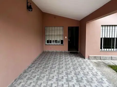 Casa 5 ambientes con 1 baño