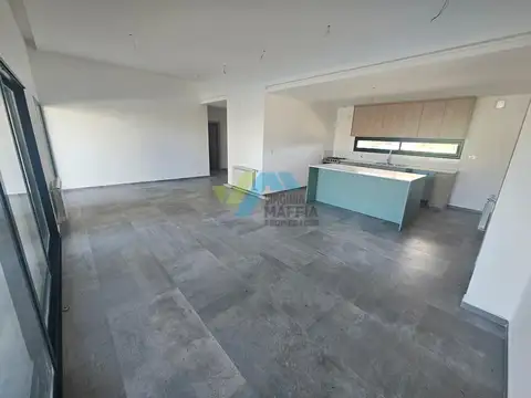 Casa 4 ambientes con 3 baños