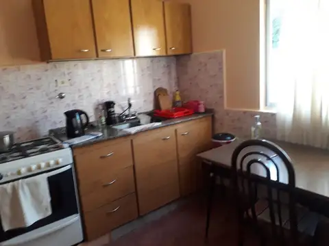 vendo casa en 2 plantas sobre lote de 10 x 32, Laferrere