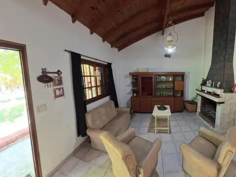 Casa 4 ambientes con 2 baños