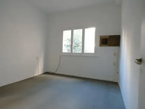 1er piso x escalera, contrafrente, buena distribución, apto