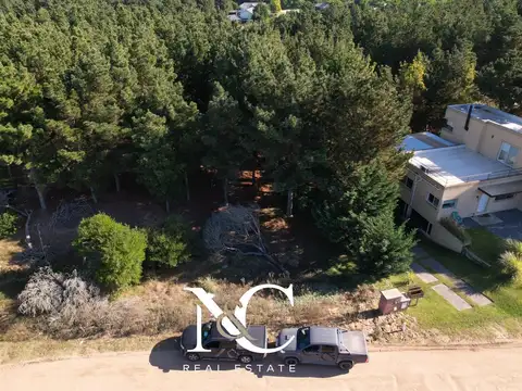 Terreno Lote en venta en Costa Esmeralda fondo arbolado