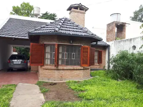 VENTA CASA 4 DORMITORIOS GRAN JARDIN EN FISHERTON