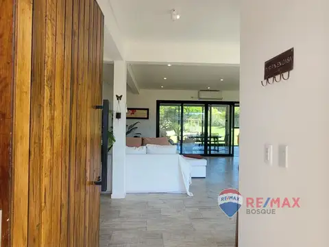 Casa 6 ambientes con 4 baños