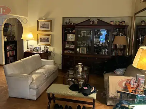 Casa 6 ambientes con 2 baños