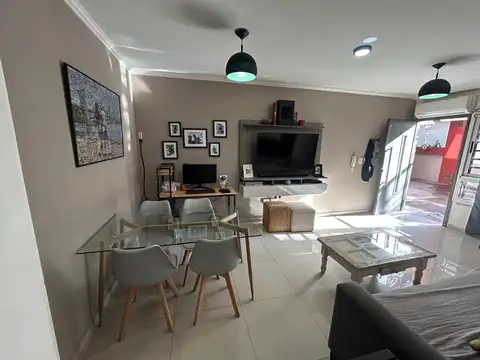 Las Piedras 156 , Piso PB