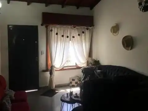 Casa 8 ambientes con 3 baños