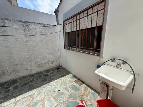 Depto Tipo Casa en Alquiler en Villa Ballester, $ 500.000