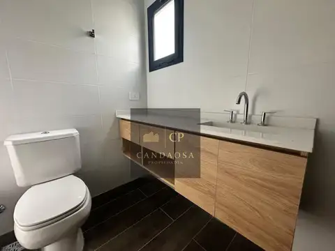 Casa 4 ambientes con 3 baños