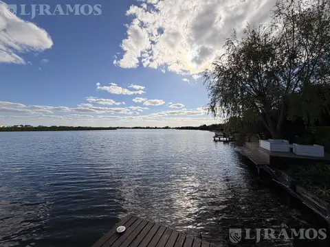 Casa al agua 4 dormitorios Noroeste spa