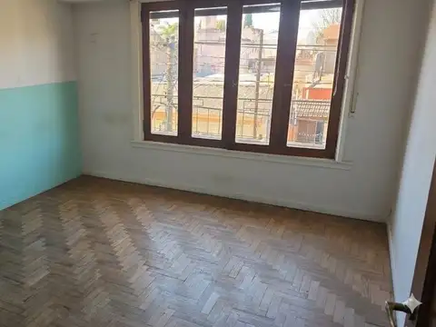 GALPON CON VIVIENDA/DEPOSITO EN EN CASEROS