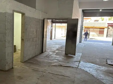 GALPON CON VIVIENDA/DEPOSITO EN EN CASEROS