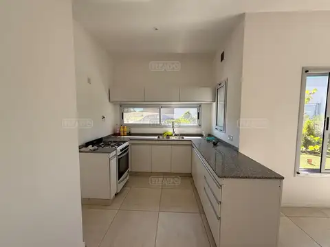 Casa en Alquiler en Pilar del Este - San Ramon, USD 900