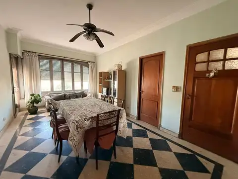 VENTA PH 4 AMB 2DO PISO POR ESCALERA RAMOS MEJIA