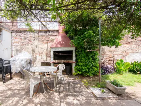 Casa en Venta con 3 cocheras