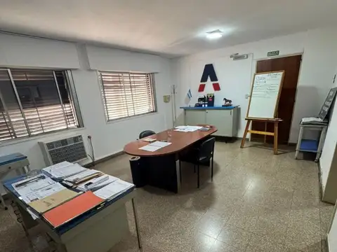 Oficina 4 ambientes con 1 baño