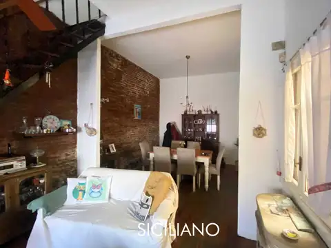 Depto Tipo Casa en Venta de 5 ambientes