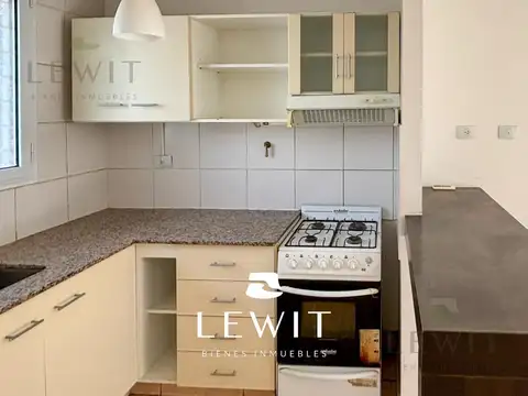 VENTA DUPLEX 2 DORMITORIOS CON COCHERA Y PARRILLA EN CENTENARIO