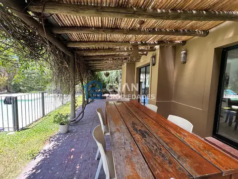 Casa en Venta con 4 cocheras