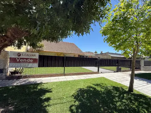 Casa en Venta con 2 cocheras