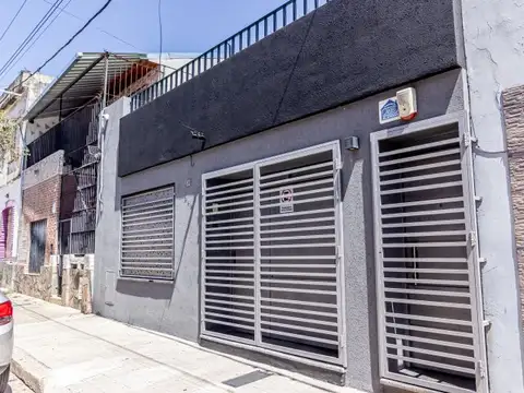CASA DE 3 DORMITORIOS EN VENTA -Barrio Industrial