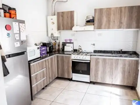 CASA DE 3 DORMITORIOS EN VENTA -Barrio Industrial