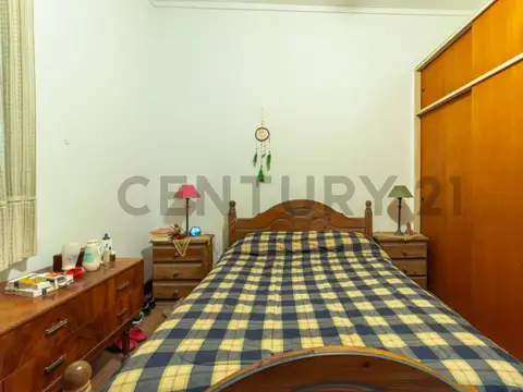 Av. Francia 2400, Piso 0