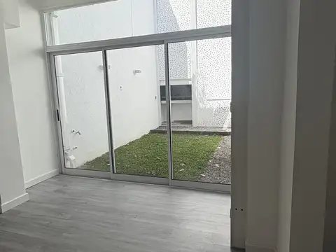 Depto Tipo Casa en Venta en Versalles, USD 198.000