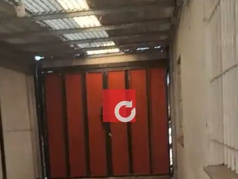Casa en Alquiler con 8 cocheras