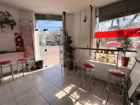 Venta en block de locales, más dto. La Plata