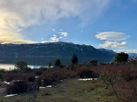 Terreno con vista panorámica al lago pellegrini