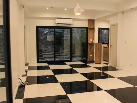 Local en Venta Via Púb.