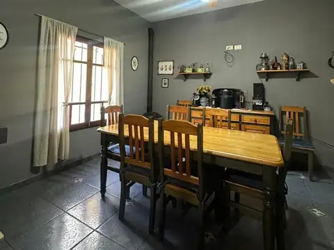 Casa 4 ambientes con 2 baños
