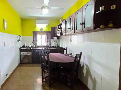 Casa en Venta con 4 cocheras
