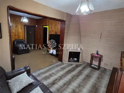 Casa 4 ambientes con 2 baños