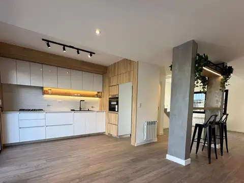 Casa en Catamarca 3800 de cuatro ambientes con jardín y garage 