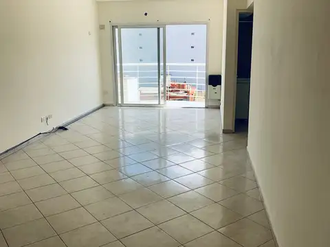 Excelente dos ambientes al frente muy luminoso  metros del subte en alquiler en Boedo