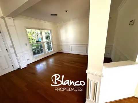 Casa en Venta con 3 cocheras