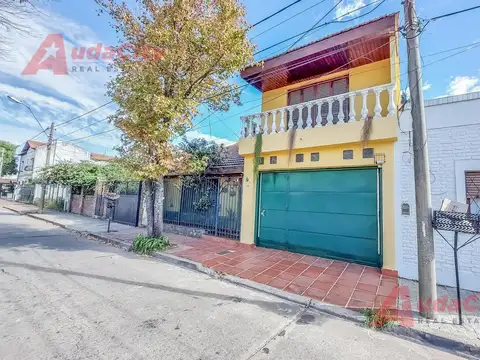 ALQUILER CASA 5 AMBIENTES EN CASTELAR