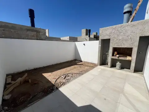 Casa 5 ambientes con 2 baños