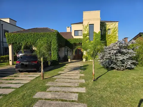 Casa en alquiler anual en Canning Barrio El Rebenque