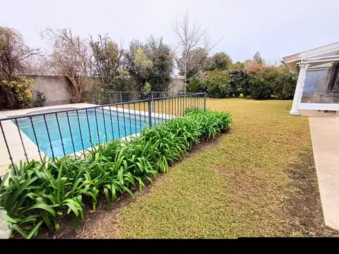 Casa en Venta con 3 cocheras